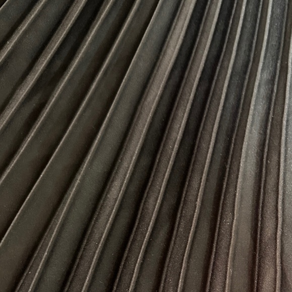 H&M Satin Black Midi Pleated Skirt S - Picture 2 of 2